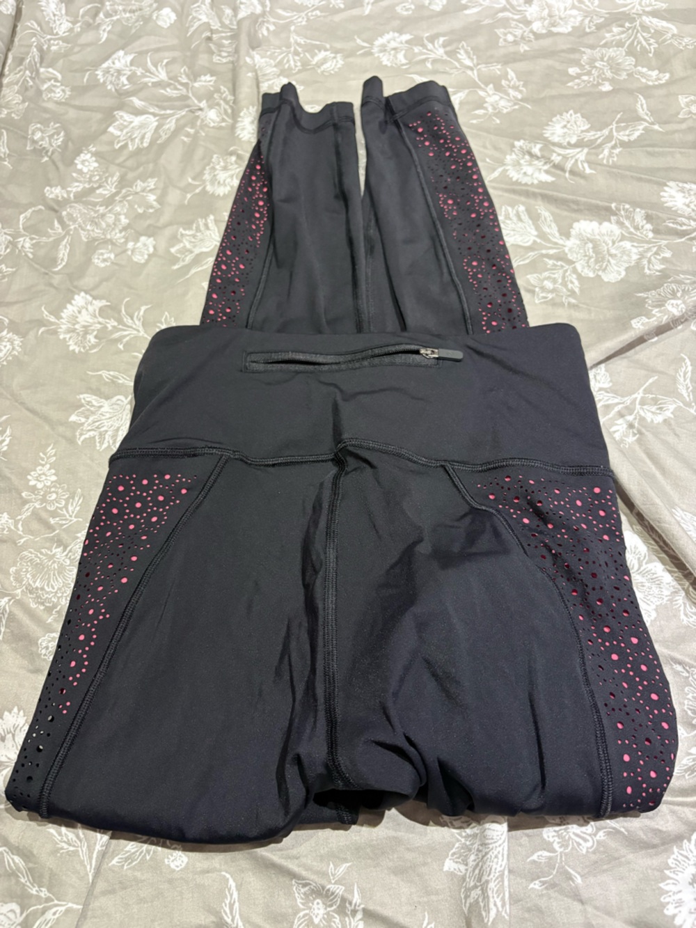 Lululemon laser cut detail leggings black pink 4 - Picture 6 of 6